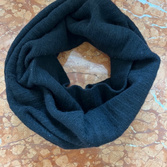 Scarf, Infinity, black cashmere, Portolano, NWT - Picture 4 of 8